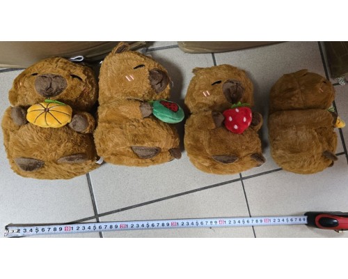 М'яка іграшка "Капібара", з фруктом в лапках 15см